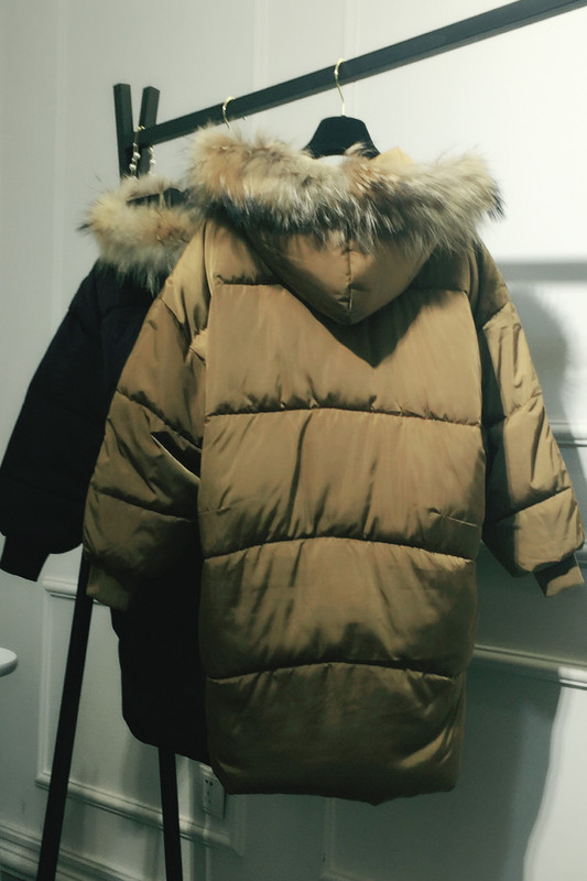 Дълго зимно яке в два цвята с качулка с пух