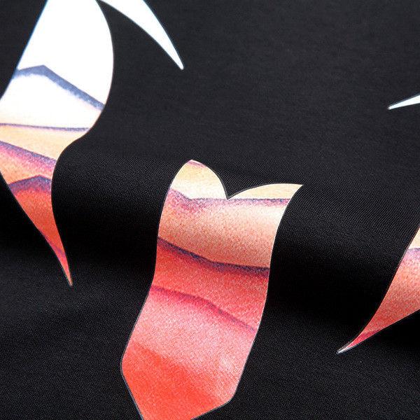 Мъжка ежедневна блуза с интересен принт и О-образна яка