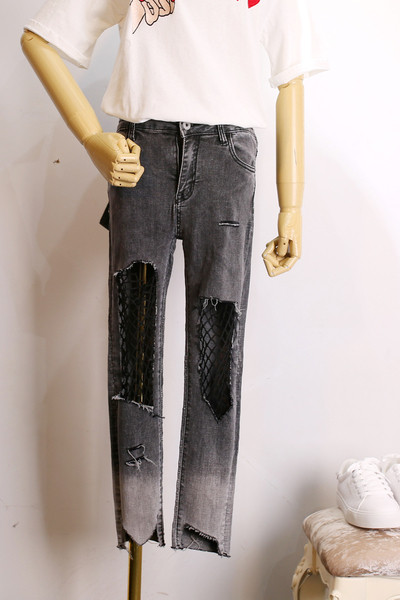 Стилни дамски дънки в преливащ цвят - накъсани с мрежа