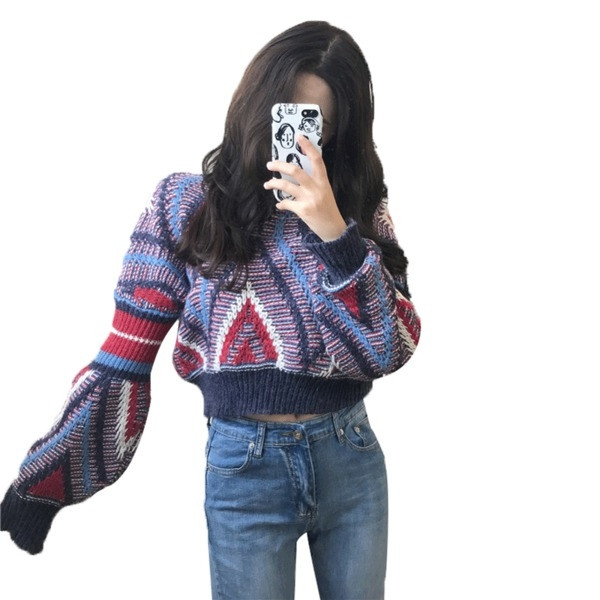 Скъсен дамски пуловер в широк модел - шарен