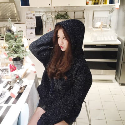 Лъскав дамски широк суичър с качулка и джоб