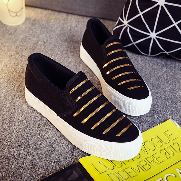 Есенни дамски мокасини в черен цвят с лъскави ленти