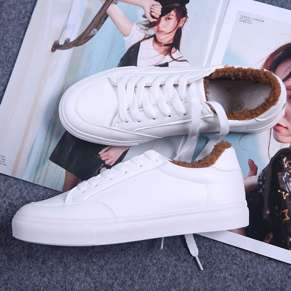 Семпли дамски кецове в два модела - с пух и без пух