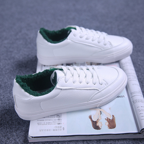 Семпли дамски кецове в два модела - с пух и без пух