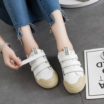 Есенни дамски кецове в черен и бял цвят с лепенки