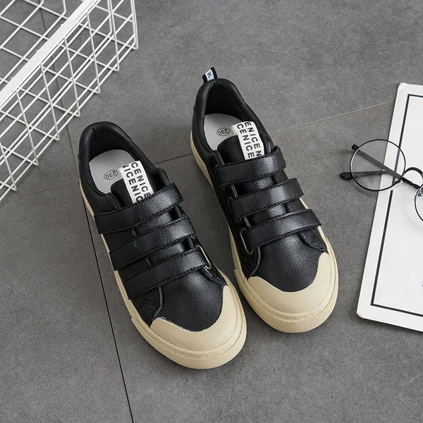 Есенни дамски кецове в черен и бял цвят с лепенки