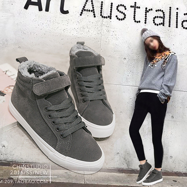 Дамски топли кецове в сив, черен и червен цвят с лепенки и връзки