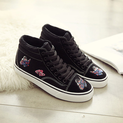 Стилни дамски кецове с флорална бродерия