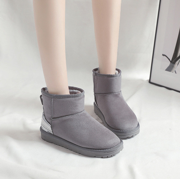 Топли дамски боти в три цвяа, подходящи за ежедневие