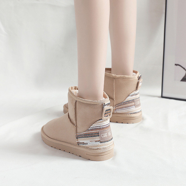 Топли дамски боти в три цвяа, подходящи за ежедневие