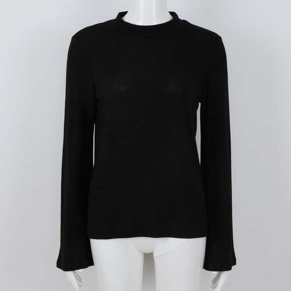 Дамски пуловер, подходящ за студените дни с разкроени ръкави