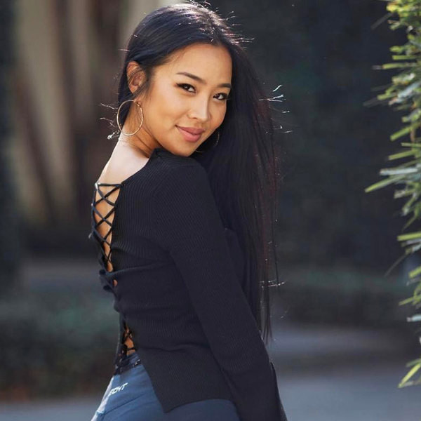 Дамска рипсена блуза с ефектен гръб с връзки