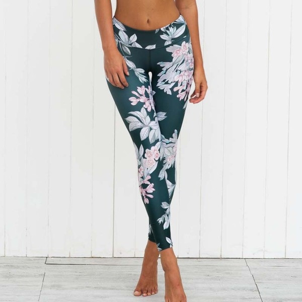 Спортен клин за дамите с флорални елементи