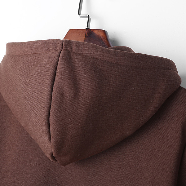 Плътен и удобен мъжки суичер тип анурак с качулка,надпис и шарен принт