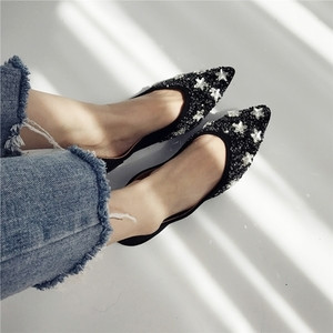 Стилни дамски мокасини с декорация и остри