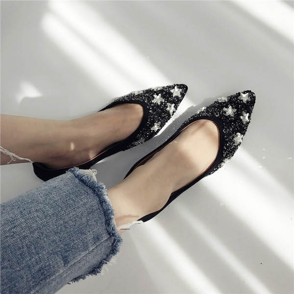 Стилни дамски мокасини с декорация и остри