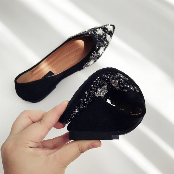 Стилни дамски мокасини с декорация и остри