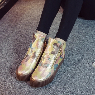 Κομψές γυναικείες μπότες σε δύο χρώματα