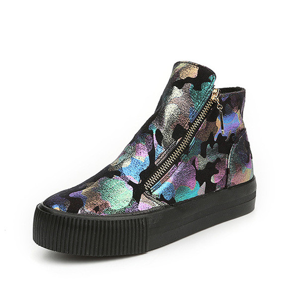 Κομψές γυναικείες μπότες σε δύο χρώματα