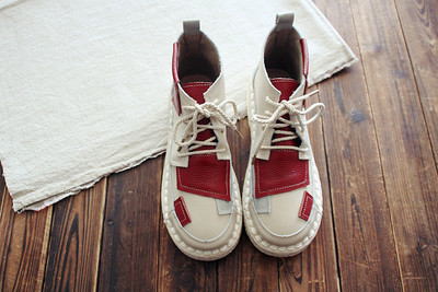 Γυναικείες αθλητικές μπότες σε τρία χρώματα