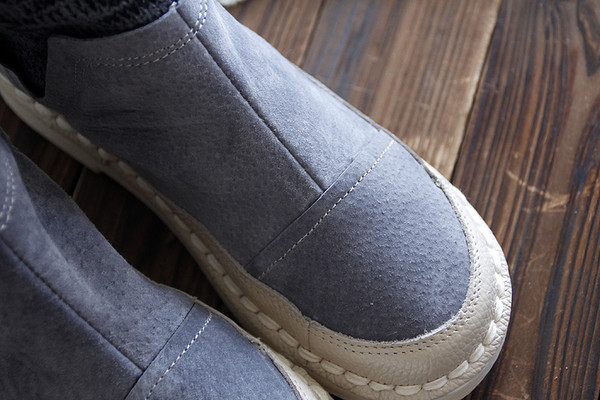 Много топли дамски боти в много цветове и с равна подметка