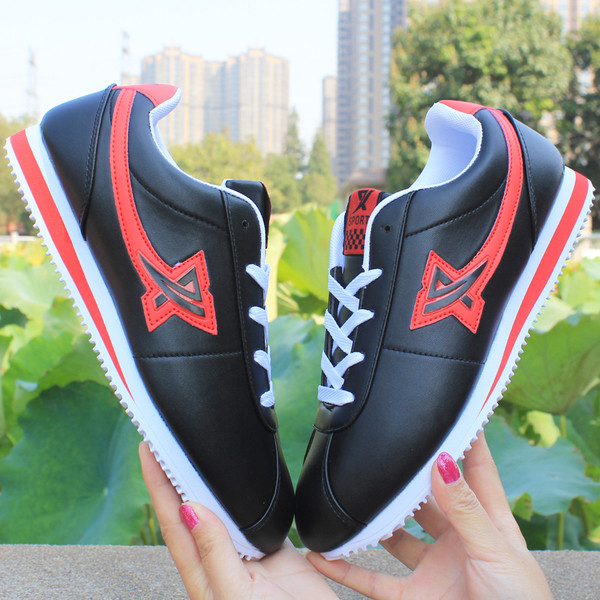 Αθλητικά γυναικεία παπούτσια σε τρία χρώματα