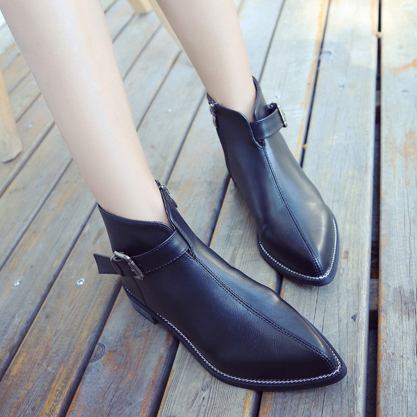 Καθημερινές γυναικείες μπότες με τακά