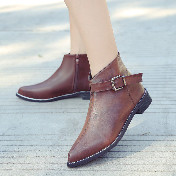 Καθημερινές γυναικείες μπότες με τακά