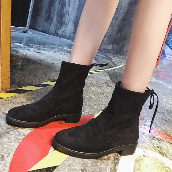 Семпли дамски боти в два цвята