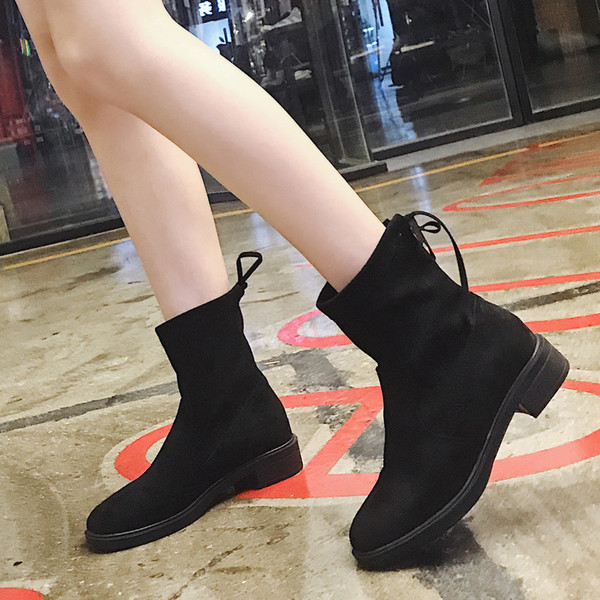 Семпли дамски боти в два цвята