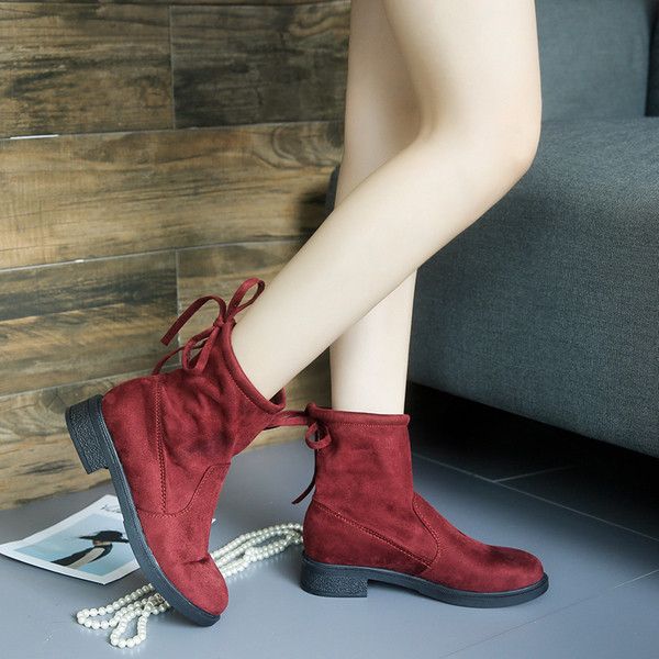 Семпли дамски боти в два цвята