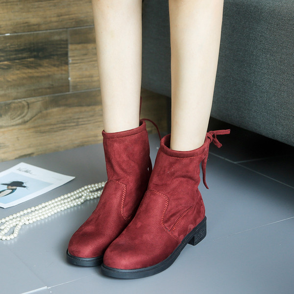 Семпли дамски боти в два цвята