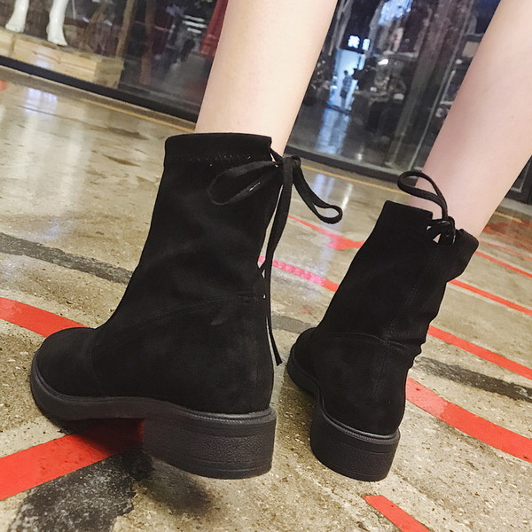 Семпли дамски боти в два цвята