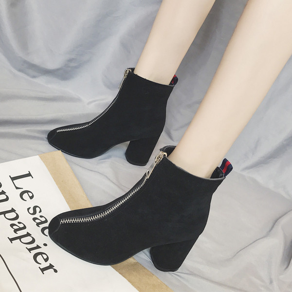 Κομψές μπότες γυναικέιες  με μπροστινό φερμουάρ και τακούνι