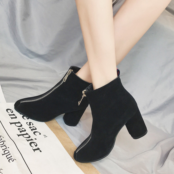 Κομψές μπότες γυναικέιες  με μπροστινό φερμουάρ και τακούνι