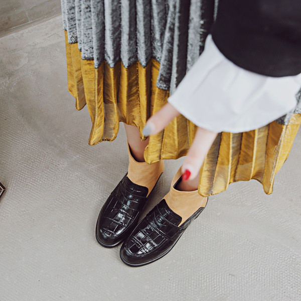 Επίσημες γυναικείες μπότες - ζεστές και σε δύο χρώματα