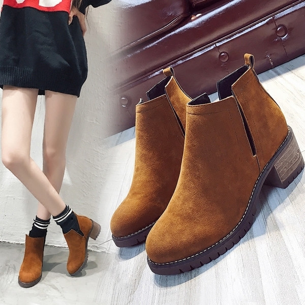 Семпли дамски боти от изкуствен велур на лек ток