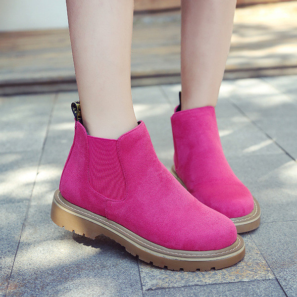 Γυναικείες μπότες με ανθεκτική σόλα από τεχνητό σουέτ