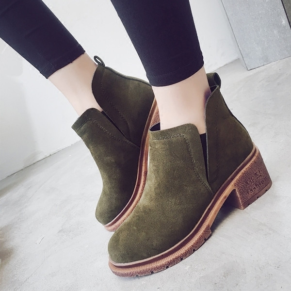 Стилни дамски боти с дебел ток, подходящи за ежедневие