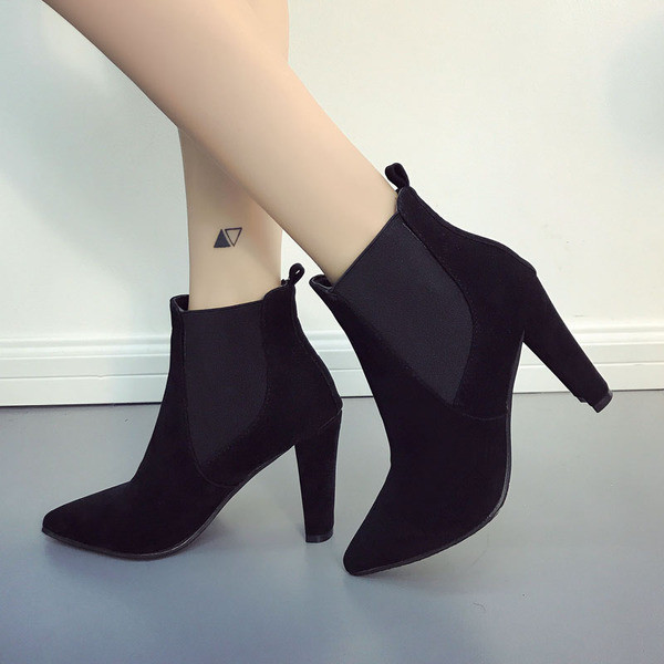 Κομψές  γυναικείες μπότες με  ψηλό τακούνι - ματ και βελούδο