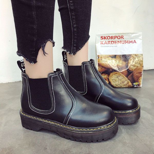 Устойчиви дамски боти в два модела