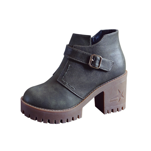 Κομψές γυναικέιες  μπότες με τακά