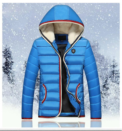 Ζεστό ανδρικό μπουφάν με κουκούλα για το χειμώνα και πολύ απαλή επένδυση