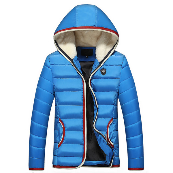 Ζεστό ανδρικό μπουφάν με κουκούλα για το χειμώνα και πολύ απαλή επένδυση