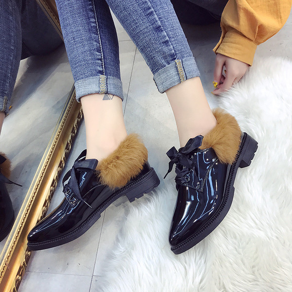 Επίσημα γυναικέια παπούτσια- αιχμηρά και σε δύο σχέδια - με  και χωρίς γούνα