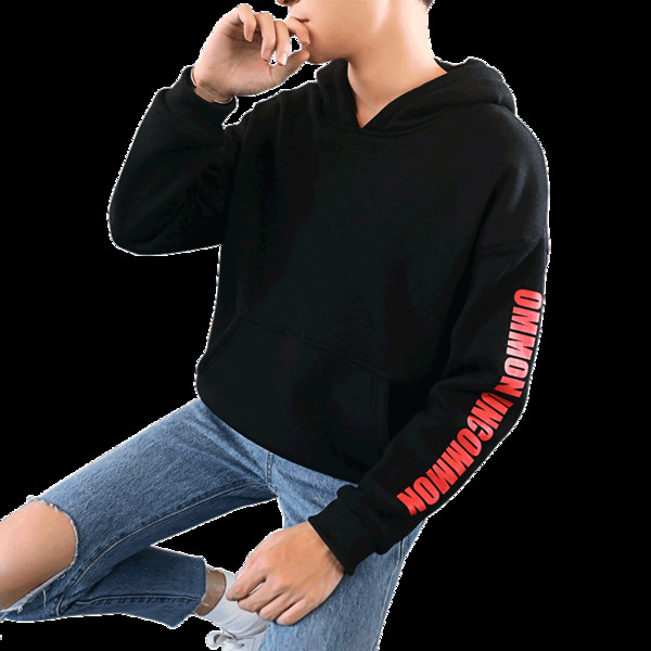 Άνετο casual αντρικό φούτερ  με κουκούλα και επιγραφές στα μανίκια