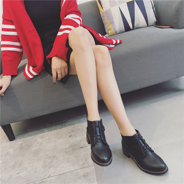 Ретро дамски боти на лек ток