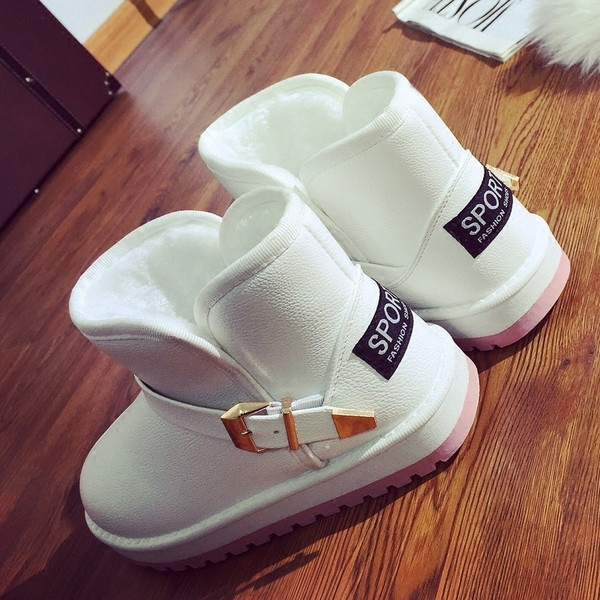 Ζεστές γυναικείες δερμάτινες μπότες