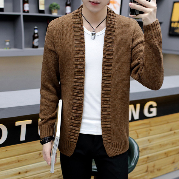 Το casual μάλλιη ανδρική  ζακέτα   σε τέσσερα διαφορετικά χρώματα