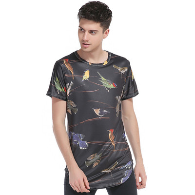 Ένα μεγάλο μακρυμάνικο ανδρικό T-shirt, σε σχήμα O γιακά